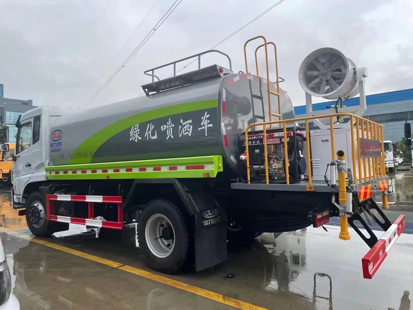 12方新款灑水車